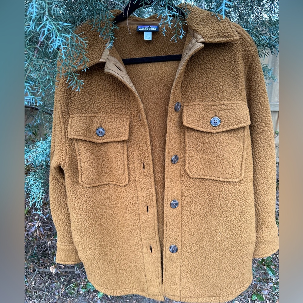 Patagonia retro pile shacket , size small, NWOT